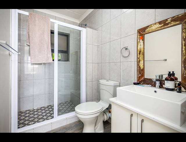 2 BEDROOM APARTMENT FOR SALE IN TABLE VIEW
